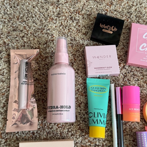 Makeup Bundle - Picture 2 of 5